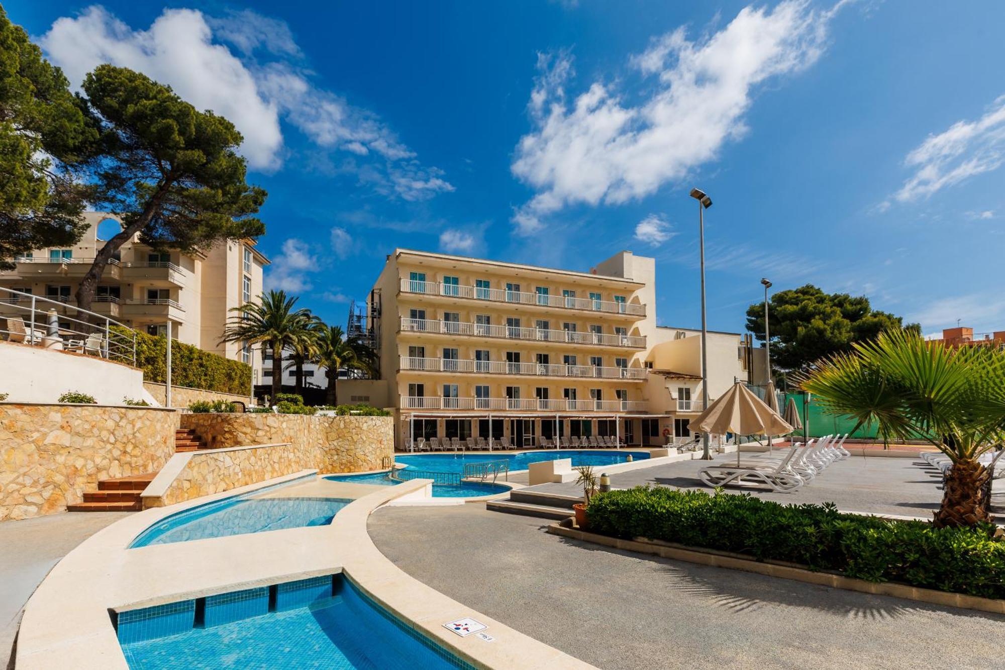 Hotel O7 Club Cala Ratajda 3*