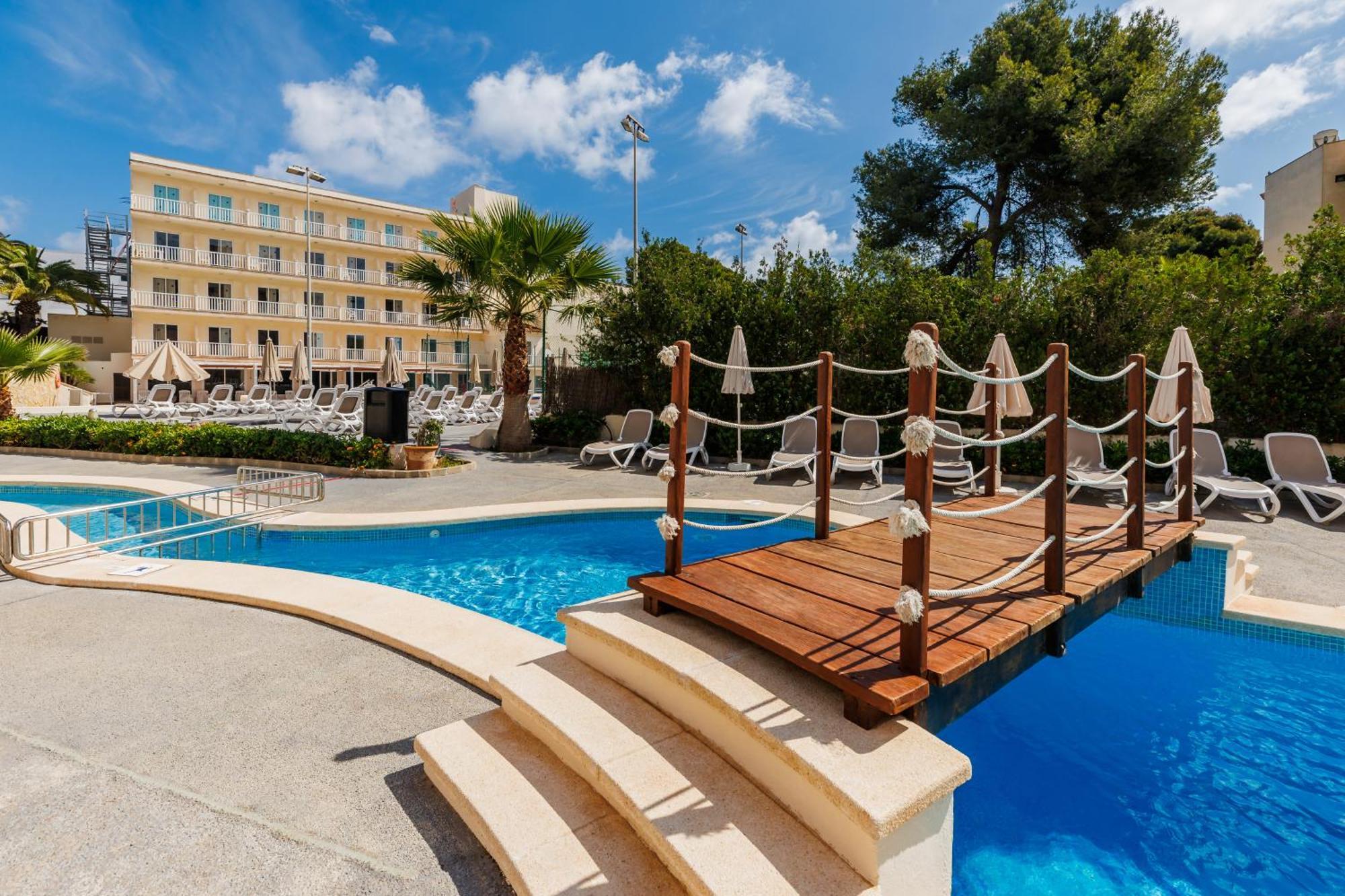 O7 Club Cala Ratajda 3*