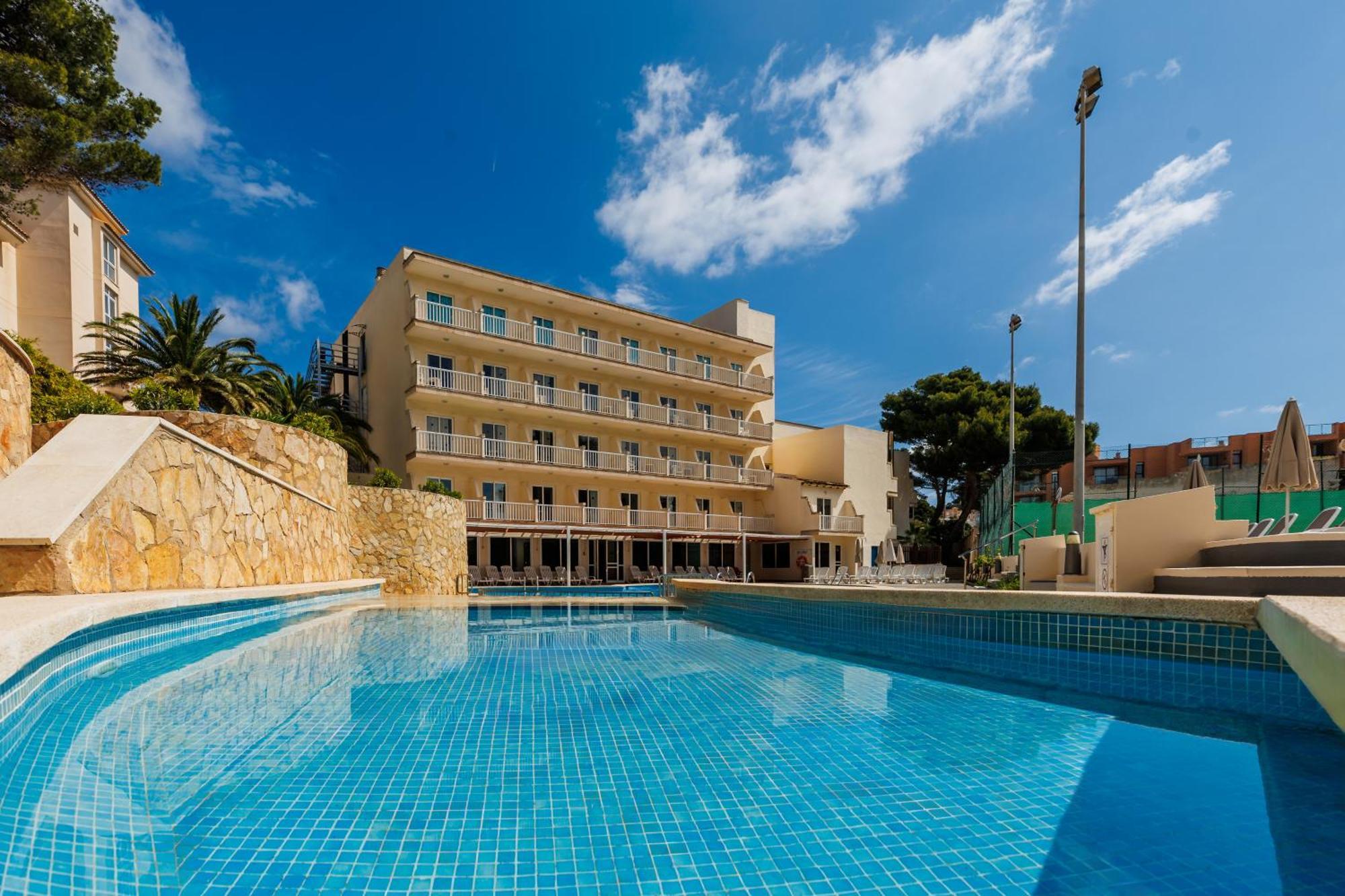Hotel O7 Club Cala Ratajda 3*